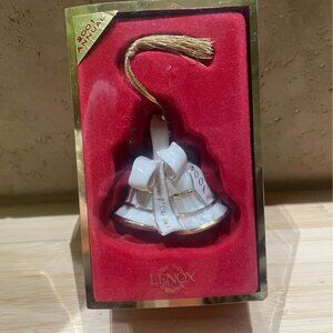 New Lenox Our First Christmas 2001 Annual Wedding Bells Ornament in Box
